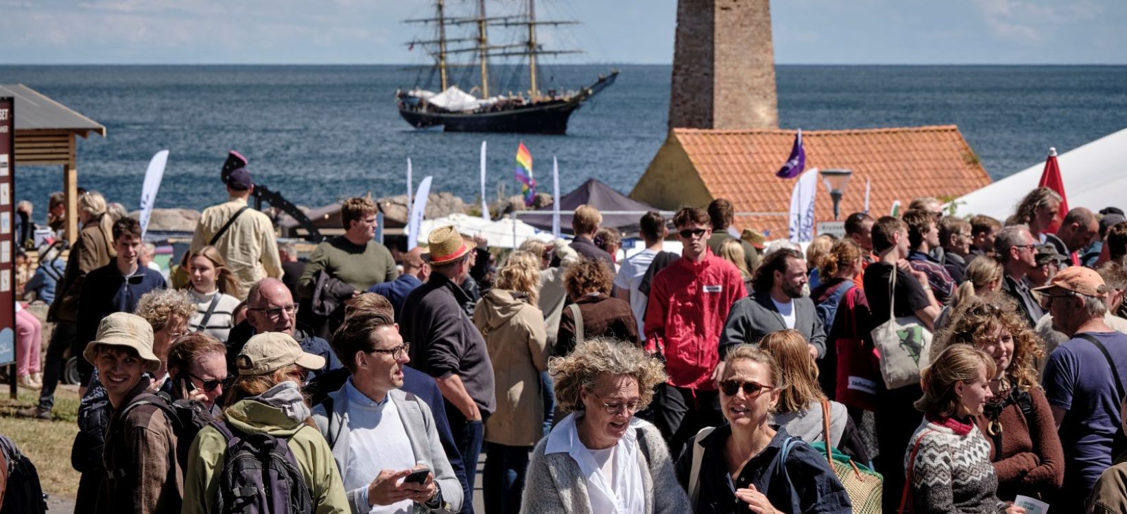 Deltagere i Allinges gader. Foto af: Pelle Rink